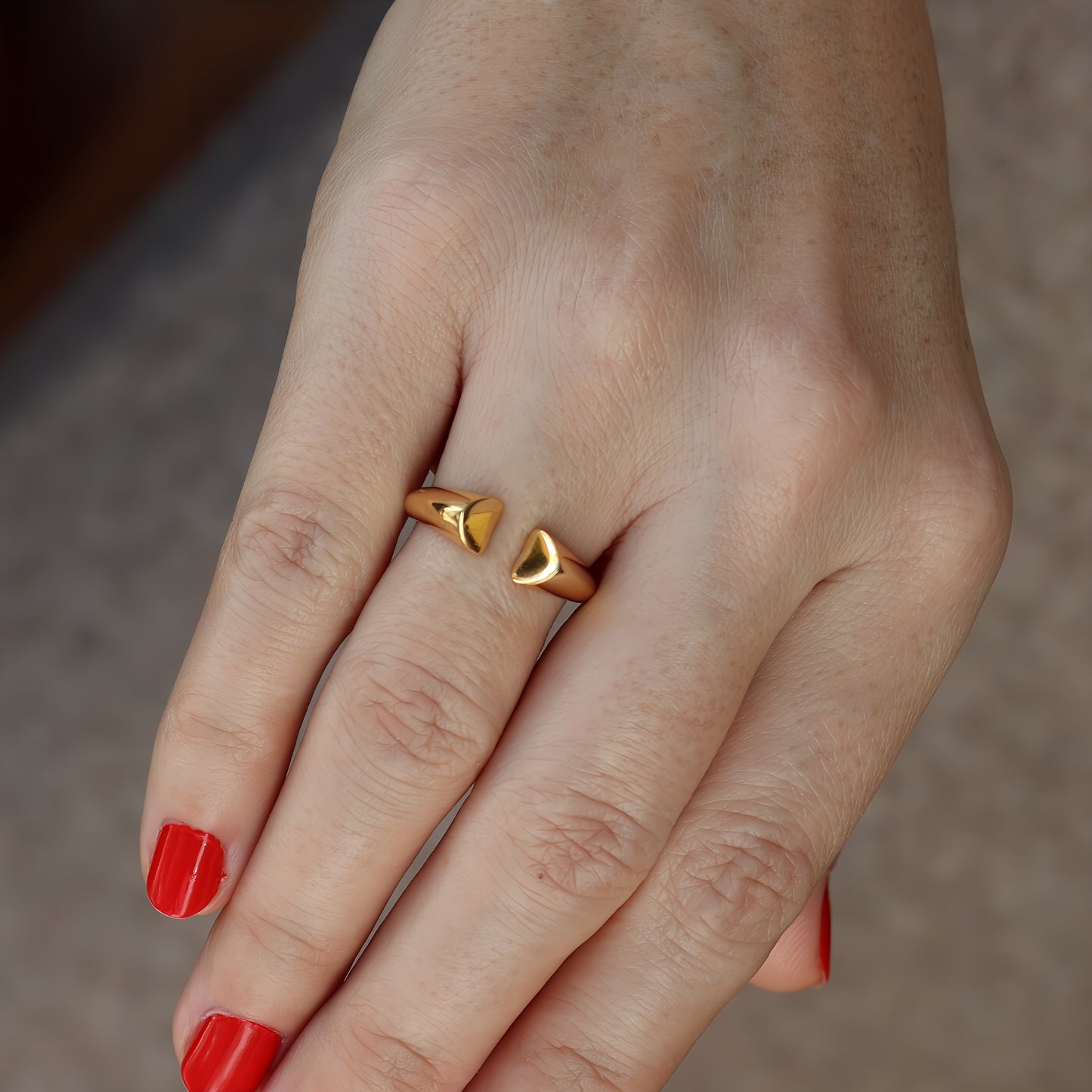 ANILLO BIMBA. Anillo ajustable en Plata de Ley 925 bañado en oro de 18 K