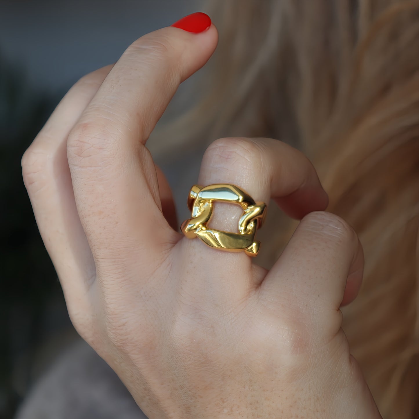 ANILLO VERA. Anillo ajustable en Plata de Ley 925 bañado en oro de 18 K