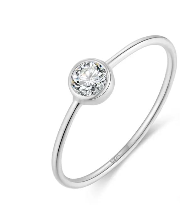 ANILLO ZENDA. Anillo en Plata de Ley 925 con circonita blanca