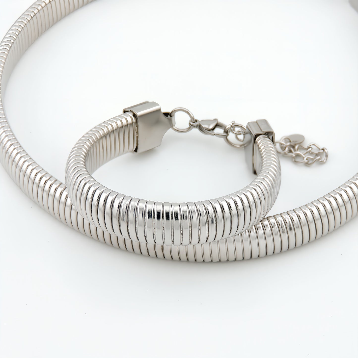 COLLAR MARTINA. Gargantilla elástica y ajustable de acero inoxidable