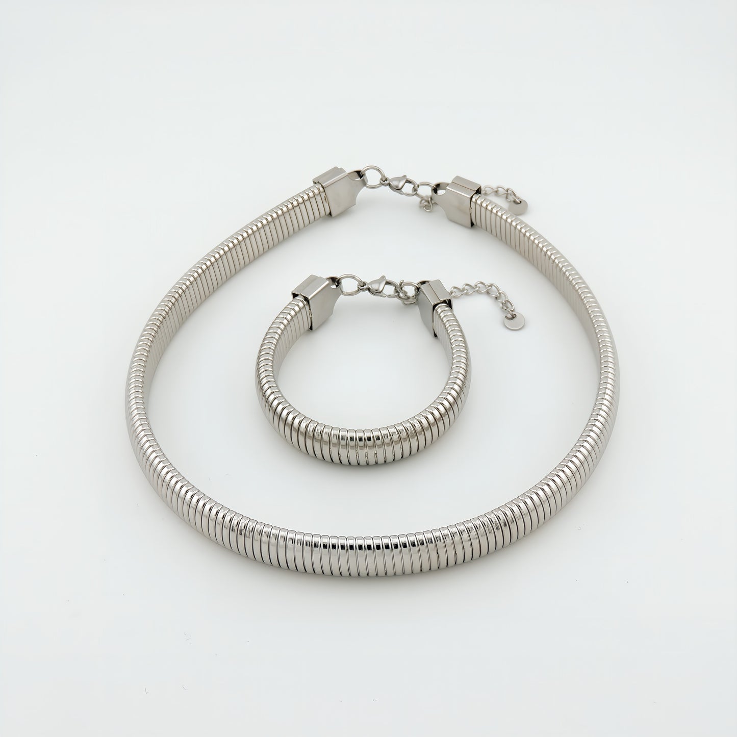 COLLAR MARTINA. Gargantilla elástica y ajustable de acero inoxidable