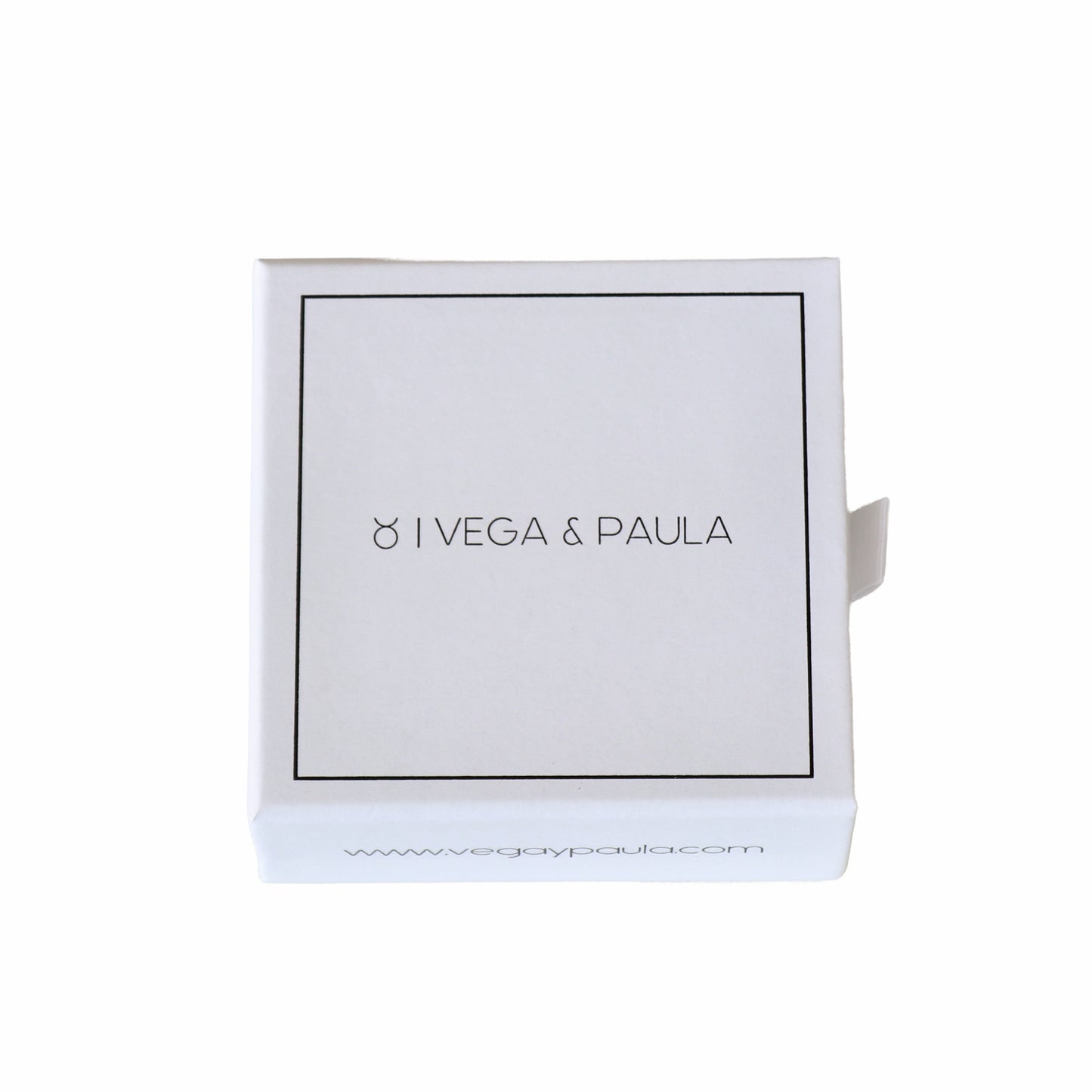 BRAZALETE FABIOLA. Brazalete rígido ajustable de acero inoxidable bañado en oro de 18k