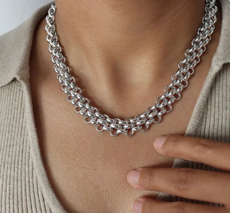 COLLAR ITZIAR. Collar de acero inoxidable recubierto de titanio