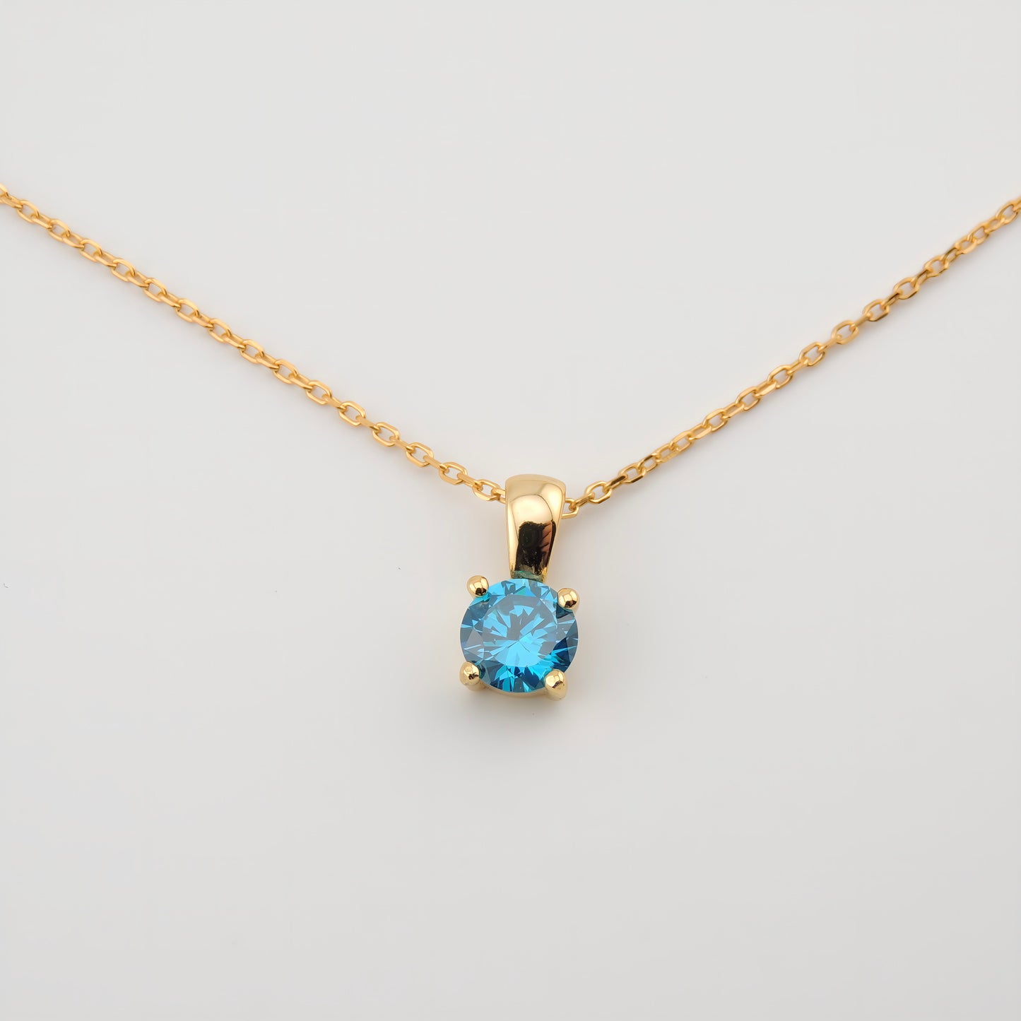 COLLAR MAR. Collar de plata de ley 925 bañado en oro de 18k y colgante con circonita azul