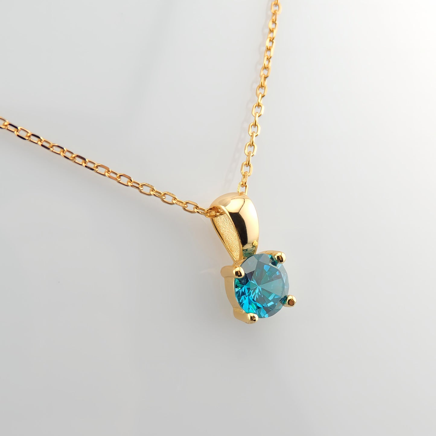 COLLAR MAR. Collar de plata de ley 925 bañado en oro de 18k y colgante con circonita azul