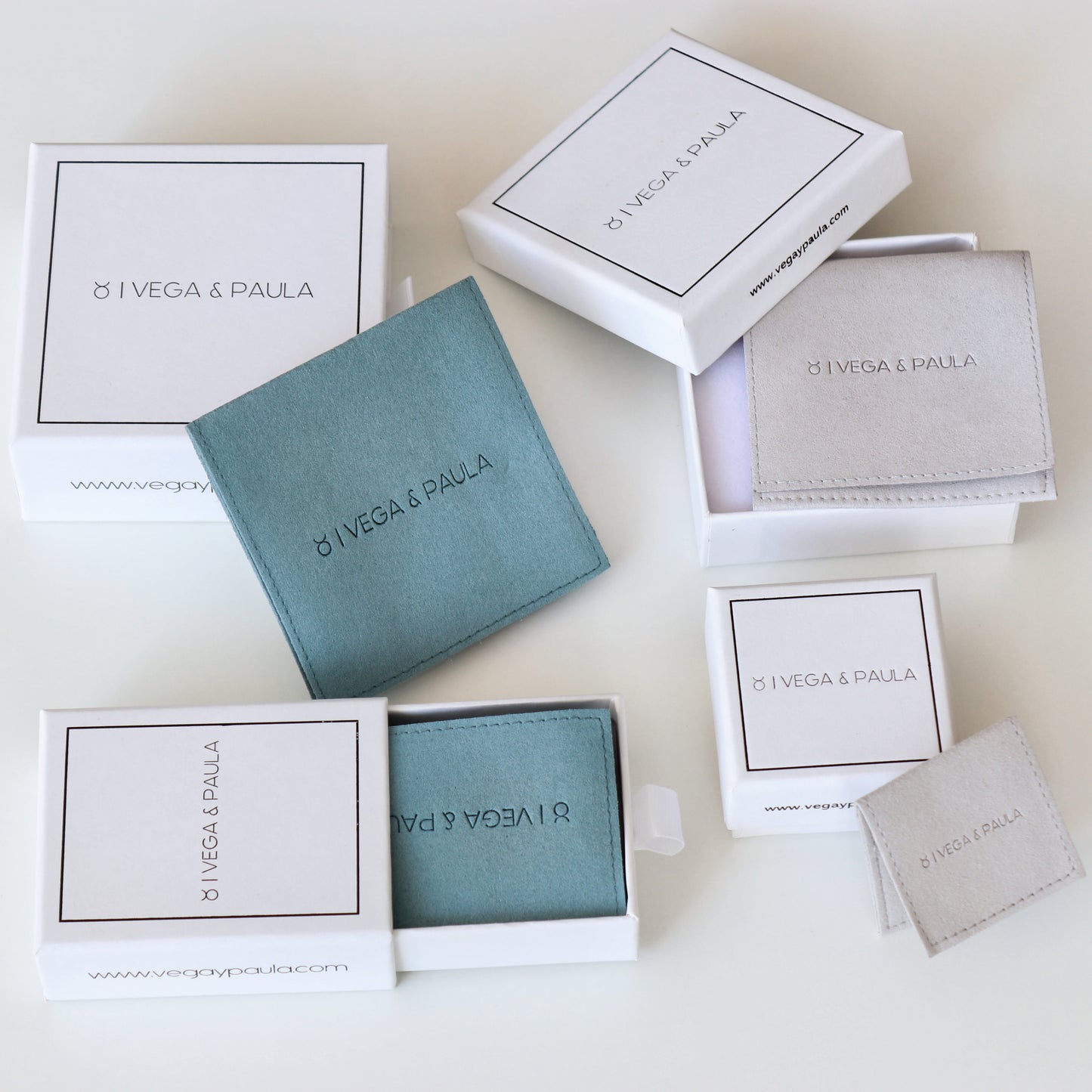 BRAZALETE ALMA. Pulsera brazalete rígido de acero inoxidable bañado en oro rosa