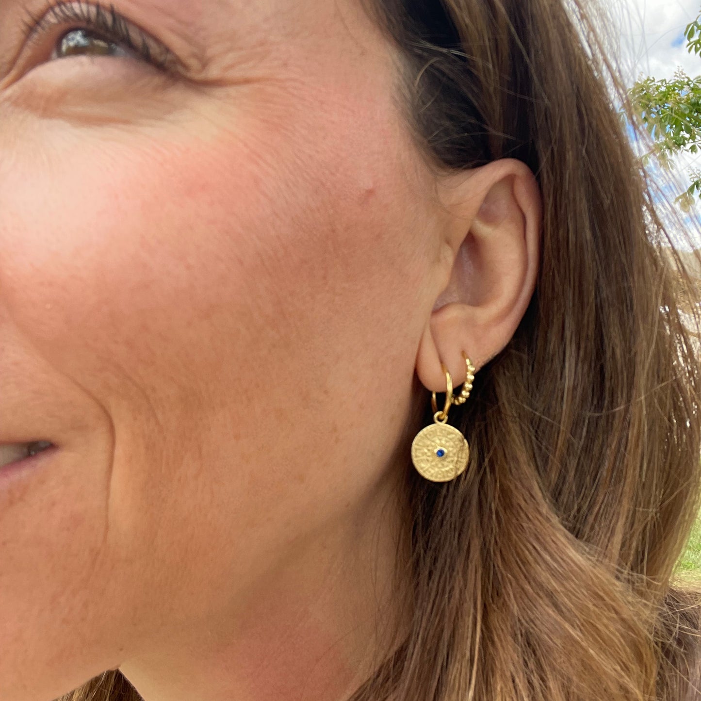 PENDIENTES ADRIANA. Pendientes de aros en plata de ley 925 bañada en Oro de 18k