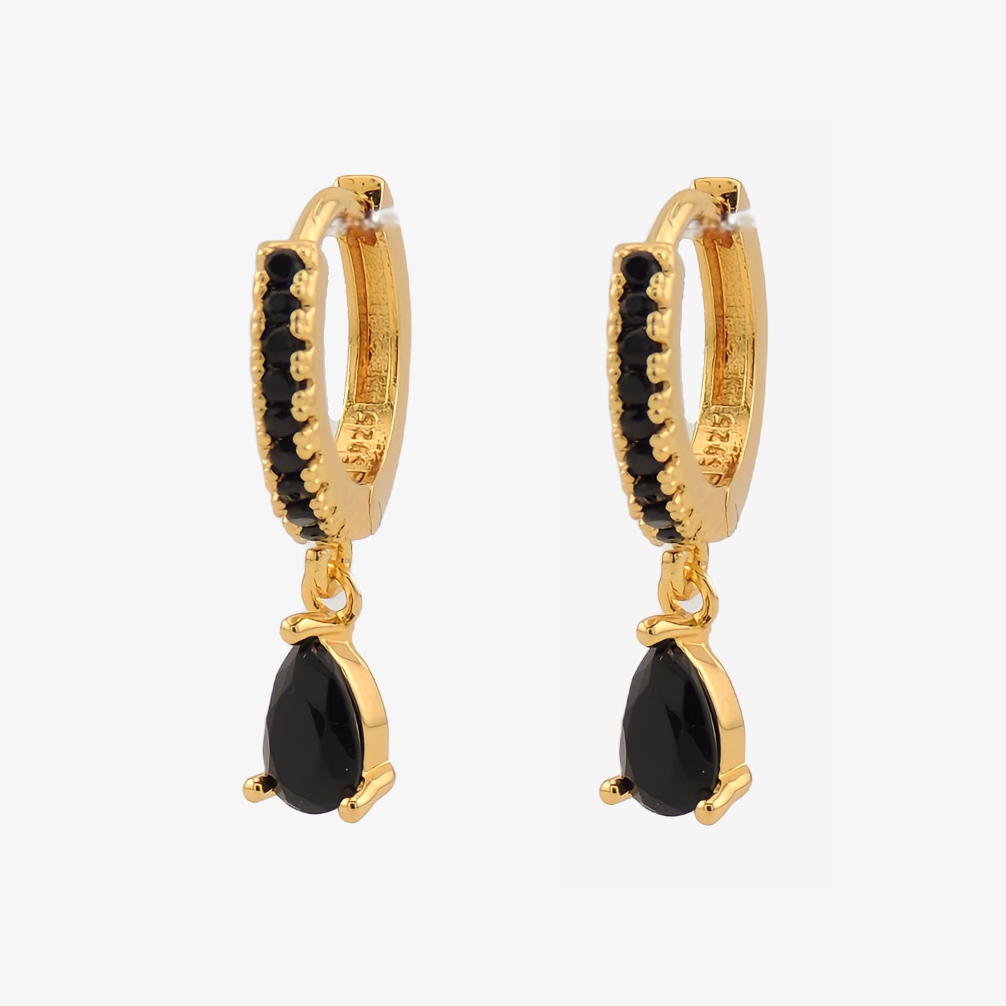 PENDIENTES AITANA. Aros en Plata de Ley 925 bañada en oro con circonitas en color negro y decoración en forma de gota