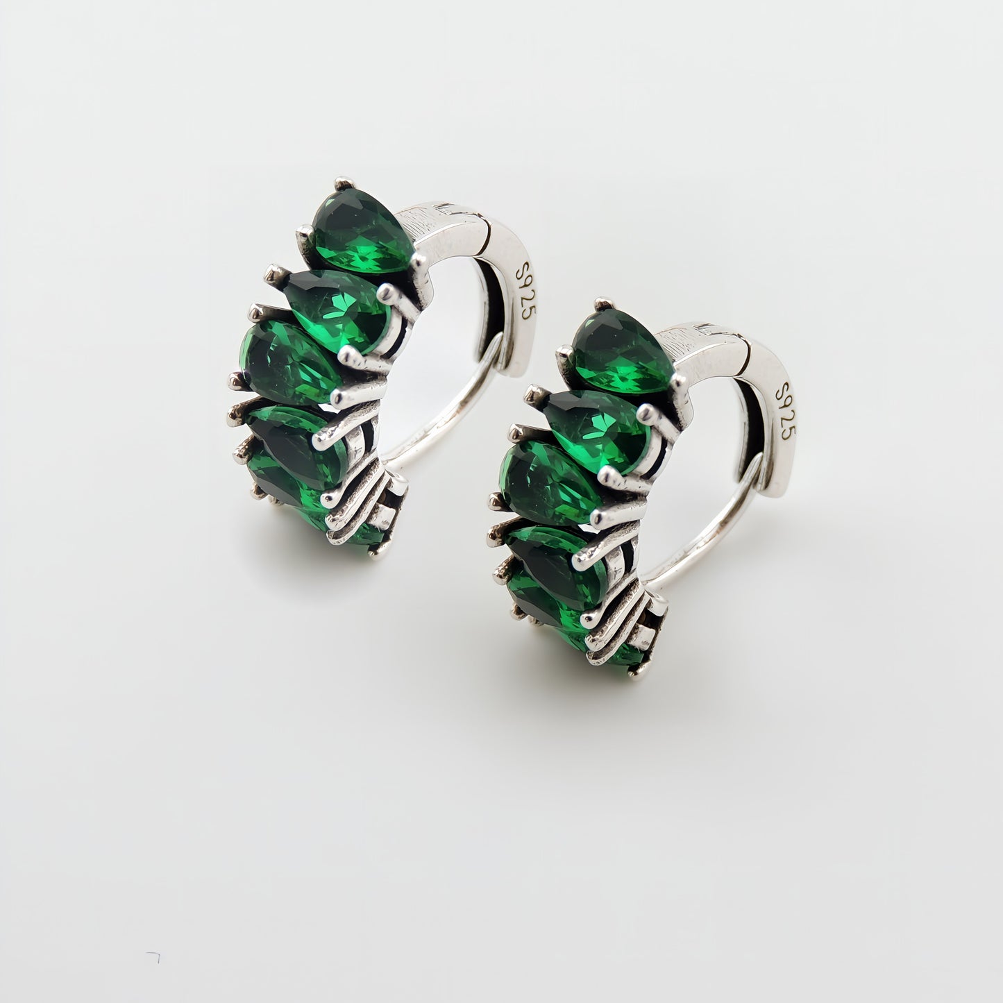 PENDIENTES GAIA. Aros en Plata de Ley 925 con circonitas en color verde