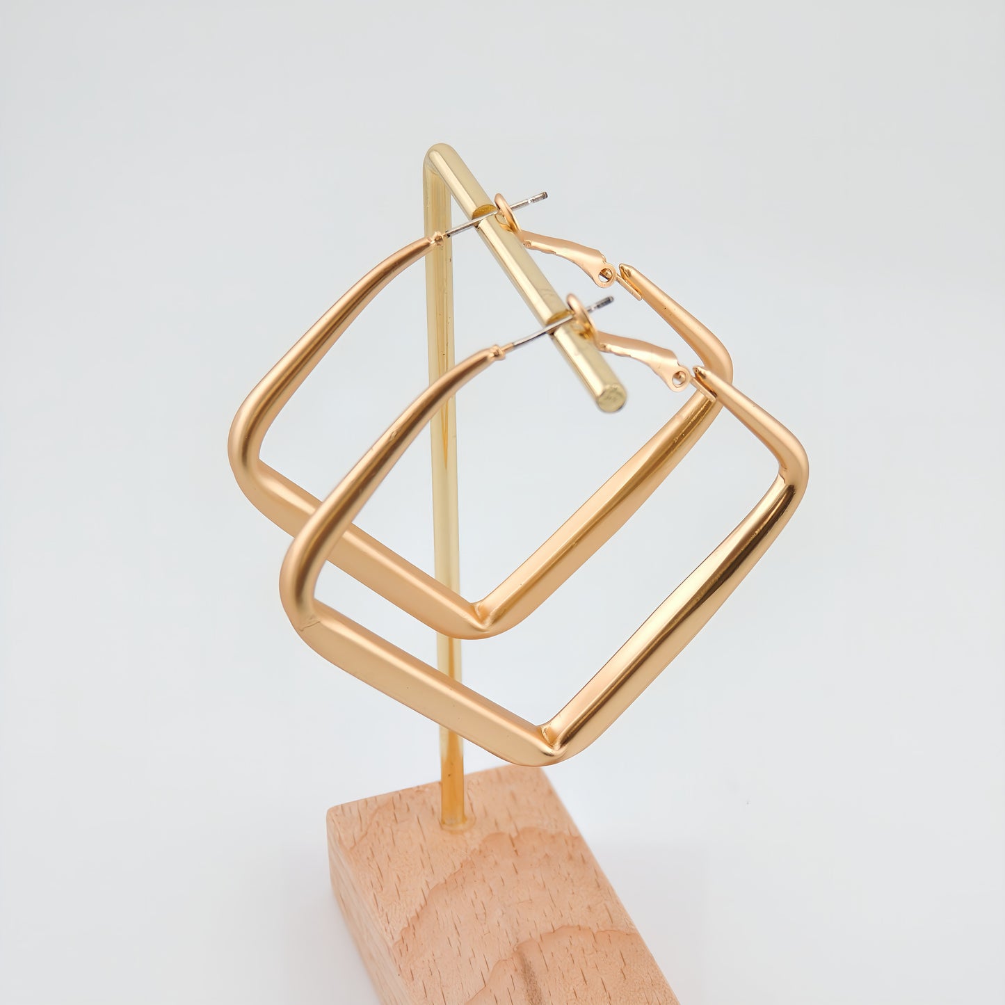 PENDIENTES NOA. Aros medianos de cobre bañados en oro