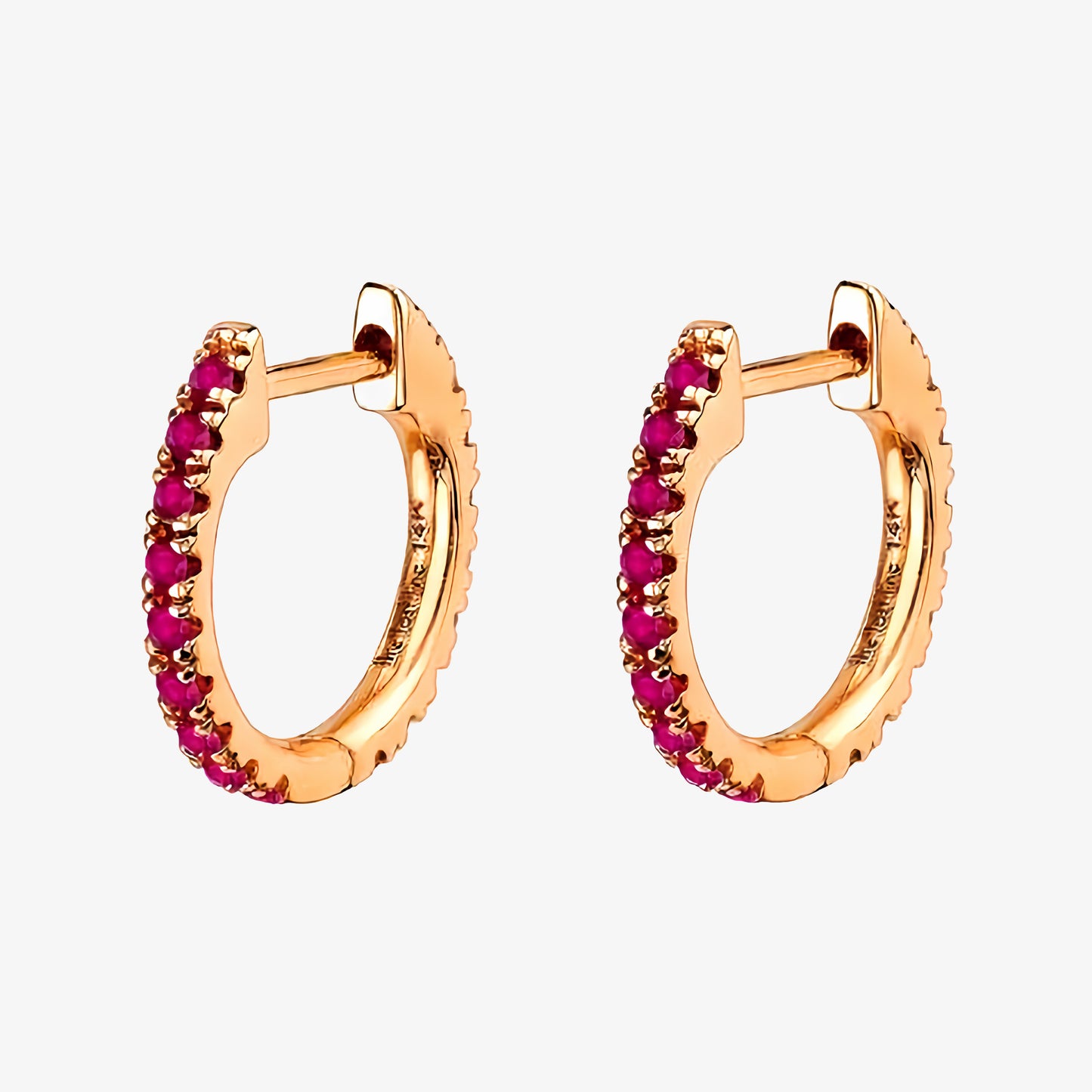 PENDIENTES BELEN. Aros en Plata de Ley 925 bañada en Oro de 18k con circonitas talladas en color fucsia