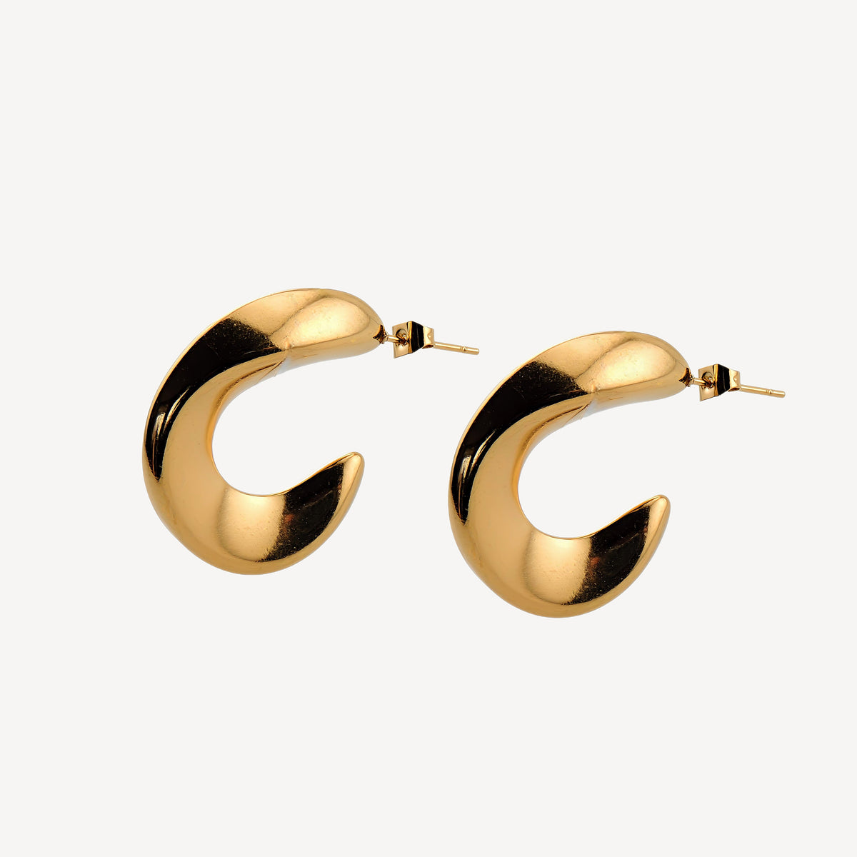 Pendientes Emiliana, par de aros de acero inoxidable bañados en oro, vista lateral