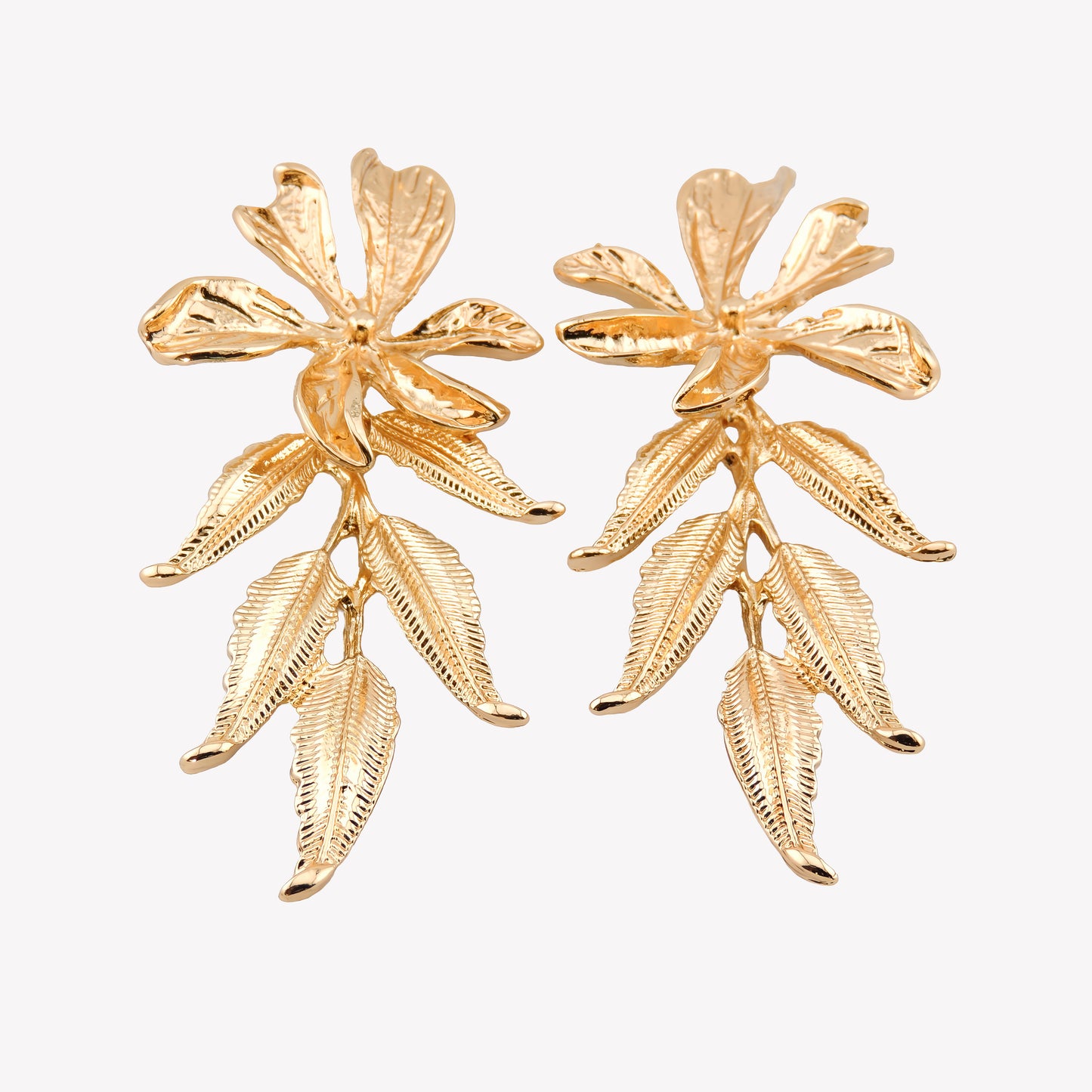 PENDIENTES ANA. Pendientes largos en color dorado