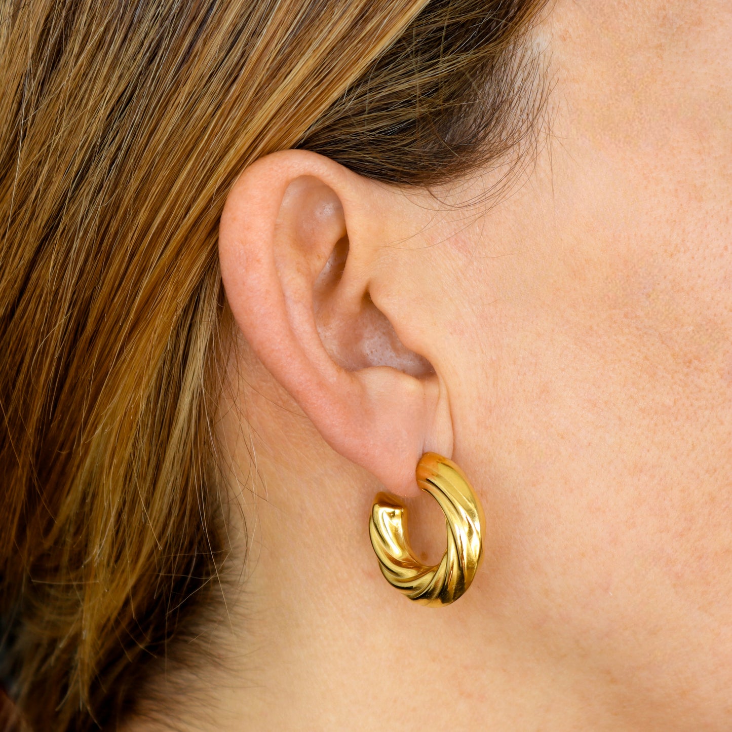 PENDIENTES GLORIA. Aros de acero inoxidable bañados en oro de 18k