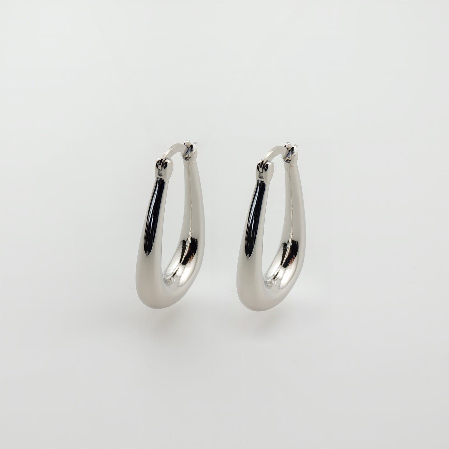 PENDIENTES IRENE. Aros mediano de Plata de Ley 925