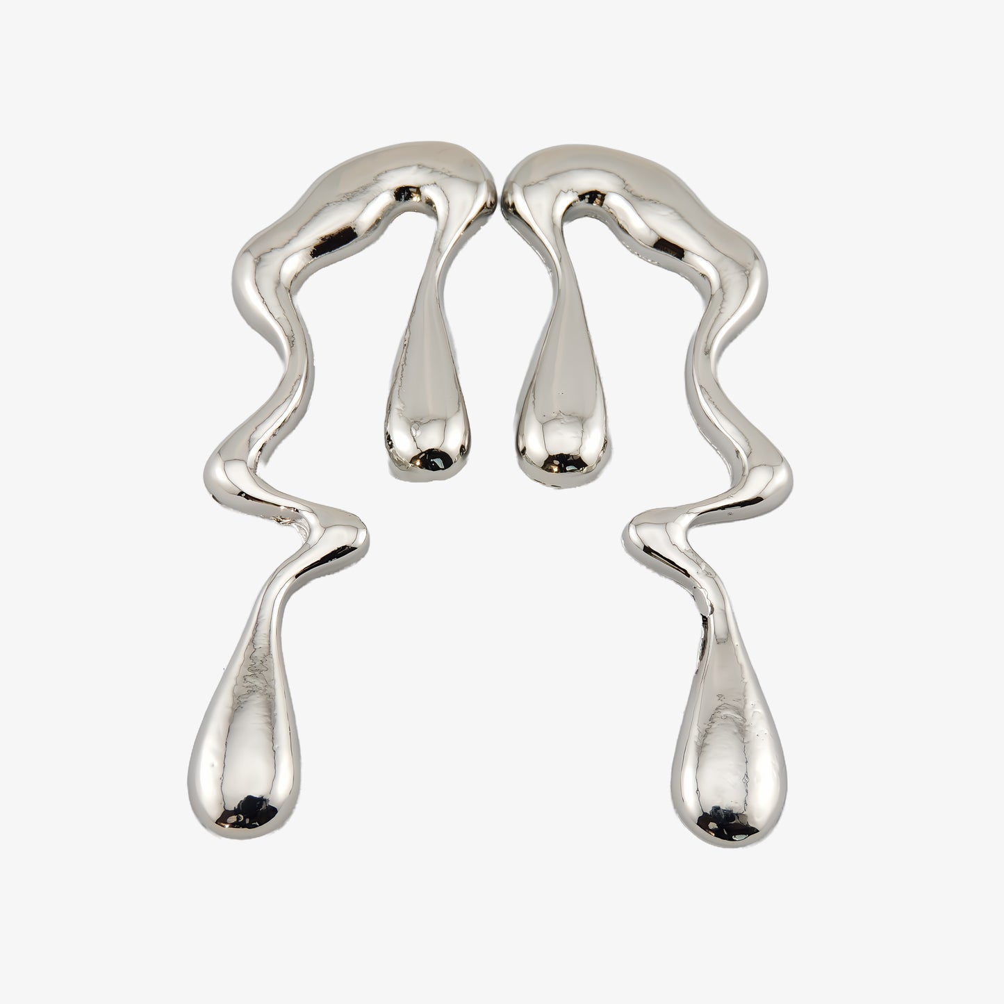 PENDIENTES DANIELA. Pendientes largos en color plata en forma irregular