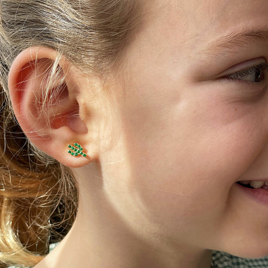 PENDIENTES LEIRE. Pendientes de Plata de Ley 925 bañado en oro con forma de cactus con circonitas color verde