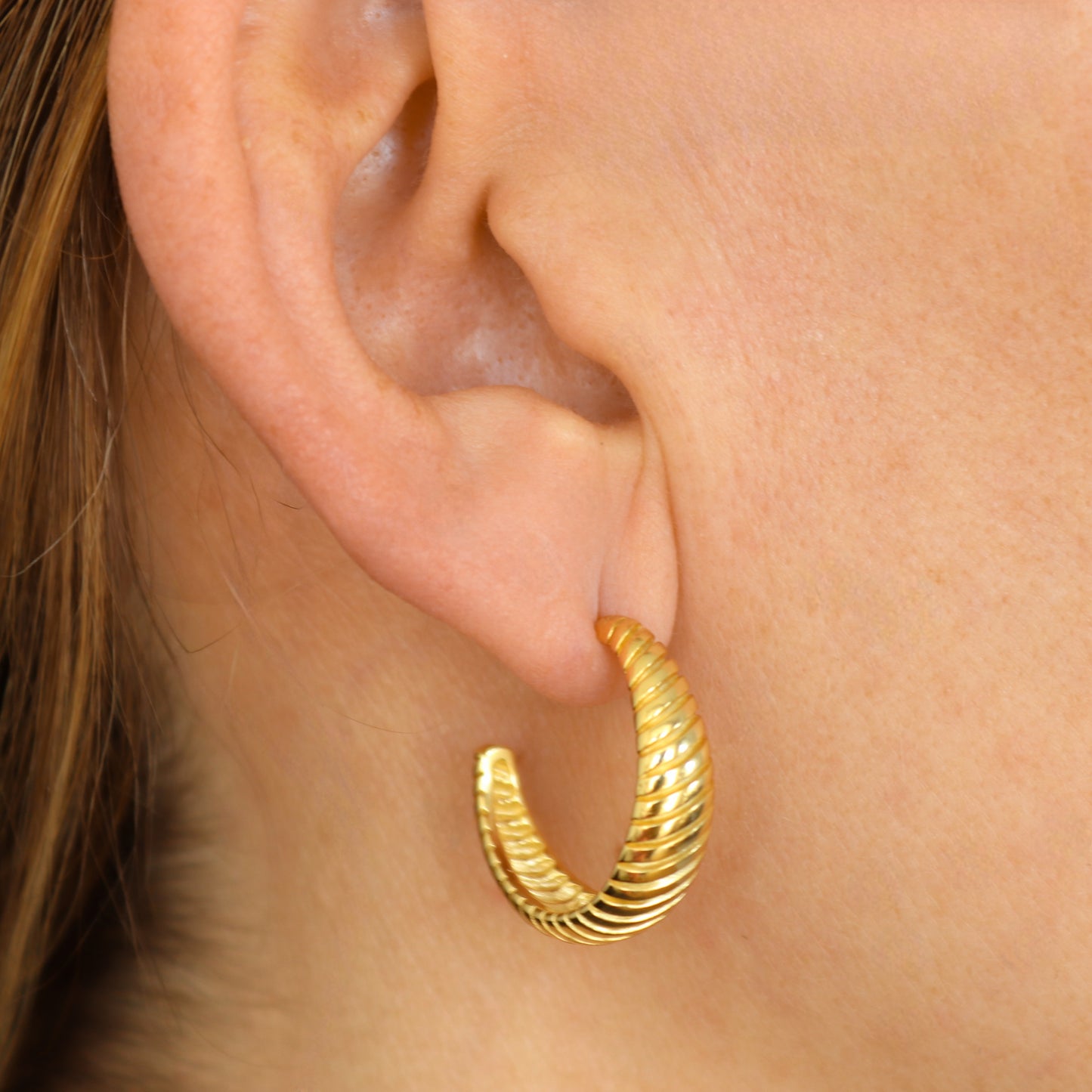 PENDIENTES LEONORA. Aros en Plata de Ley 925 bañada en oro de 18k