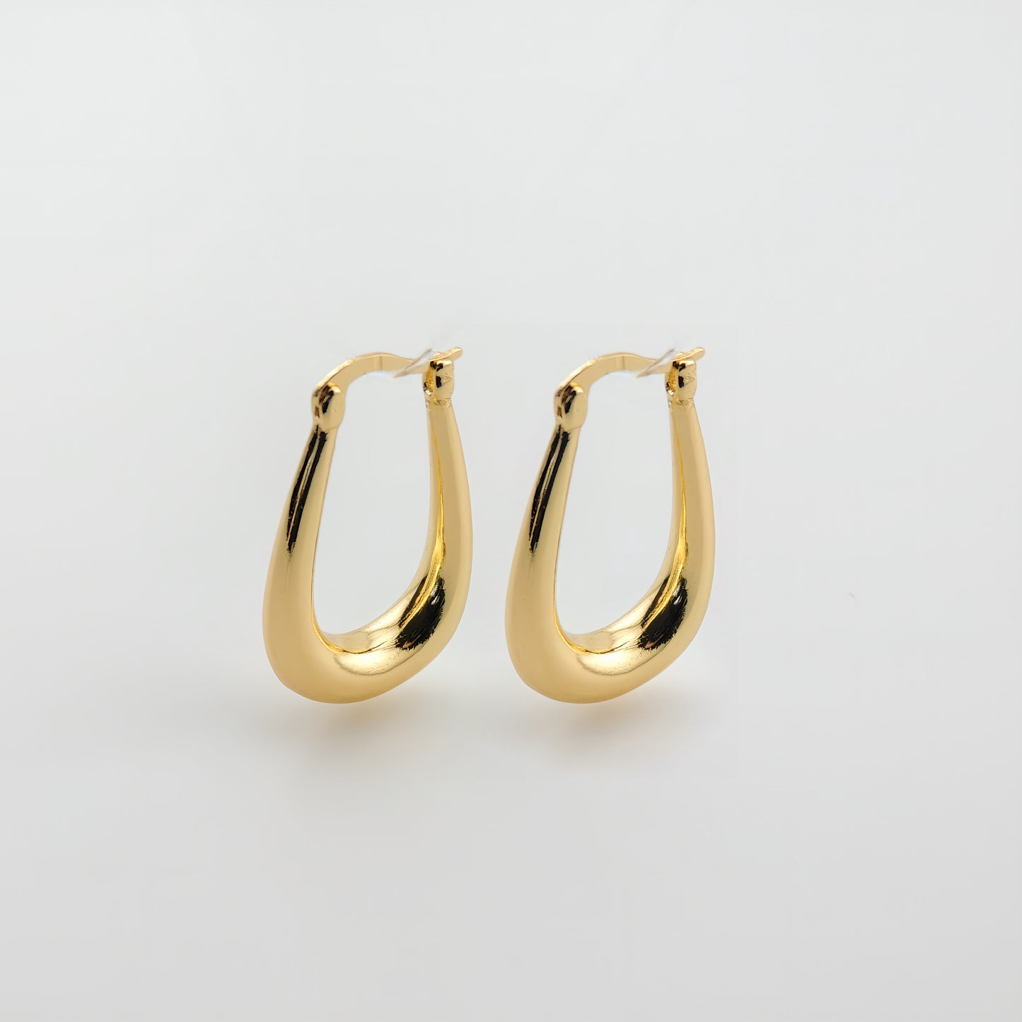 PENDIENTES LUCIA. Aros en plata de ley 925 bañada en Oro de 18k