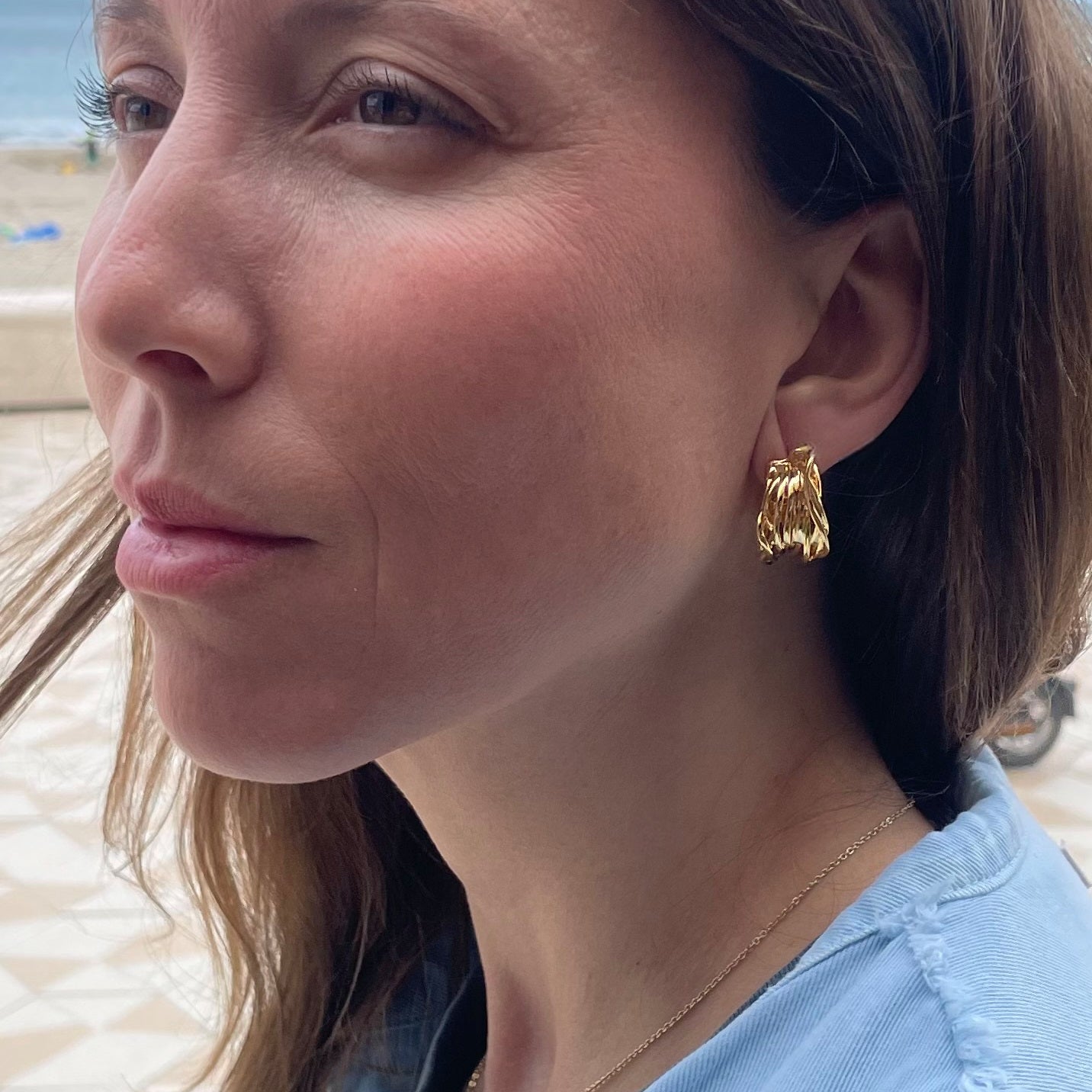 PENDIENTES MARTA. Aros de alambre en plata de ley 925 bañada en oro.