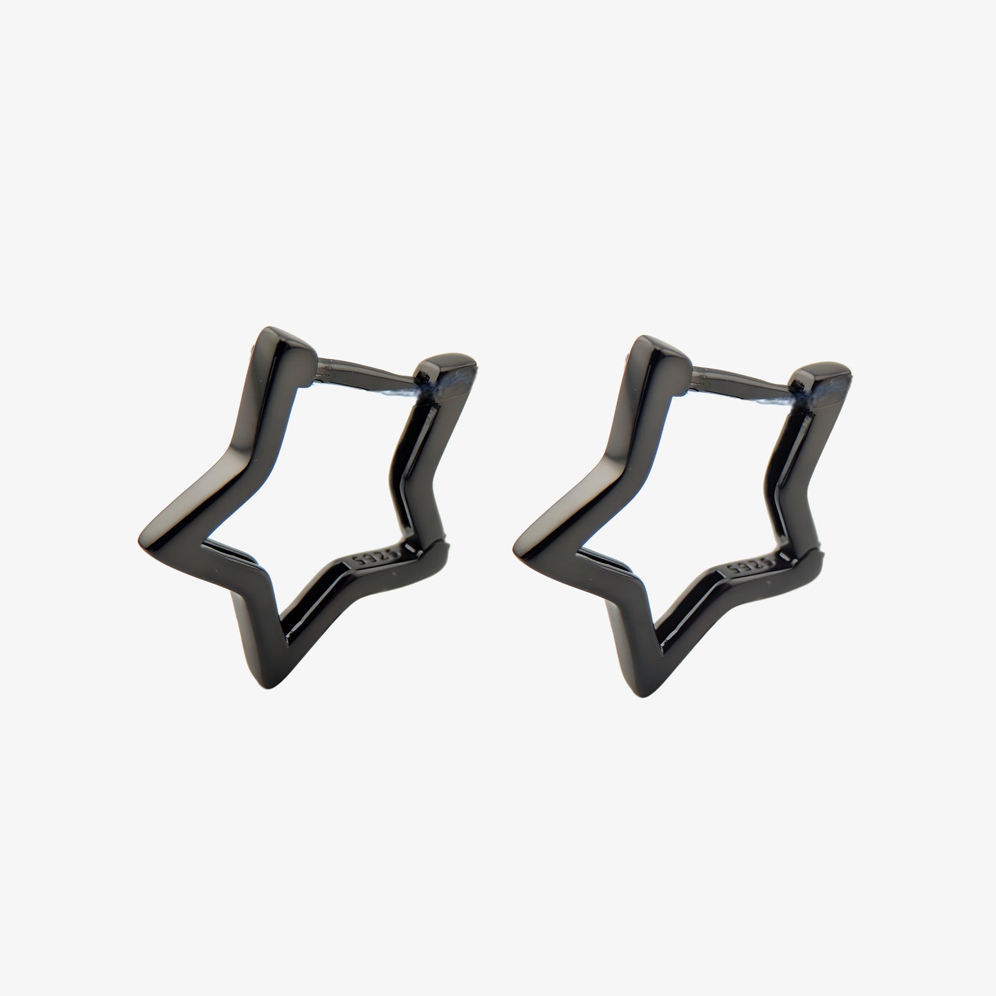 PENDIENTES MIRIAM. Pendientes de plata de ley 925 con forma de estrella en color negro