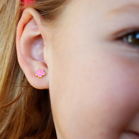 PENDIENTES SOFIA. Pendiente de Plata de Ley 925 con forma de margarita esmaltada en color rosa