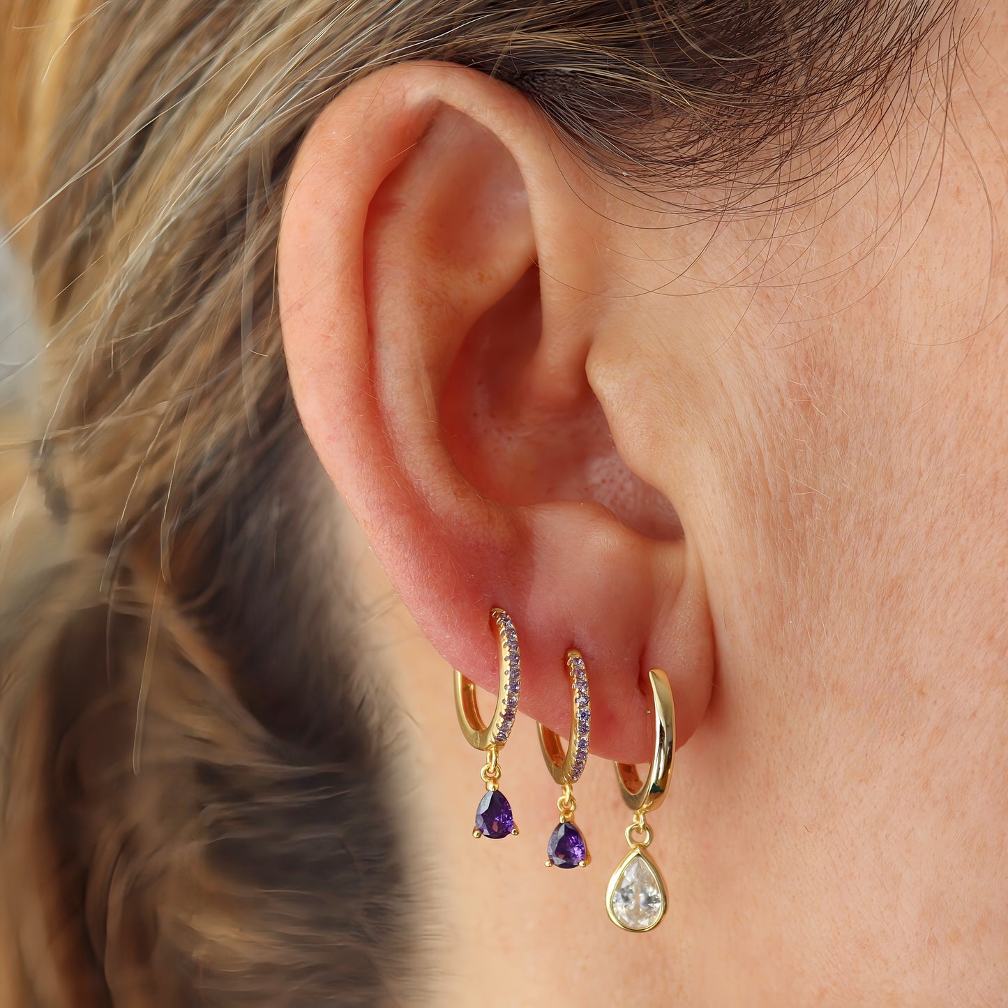 PENDIENTES MERCEDES. Pendientes de Plata de Ley 925 bañados en oro de 14k con gota y circonitas blancas