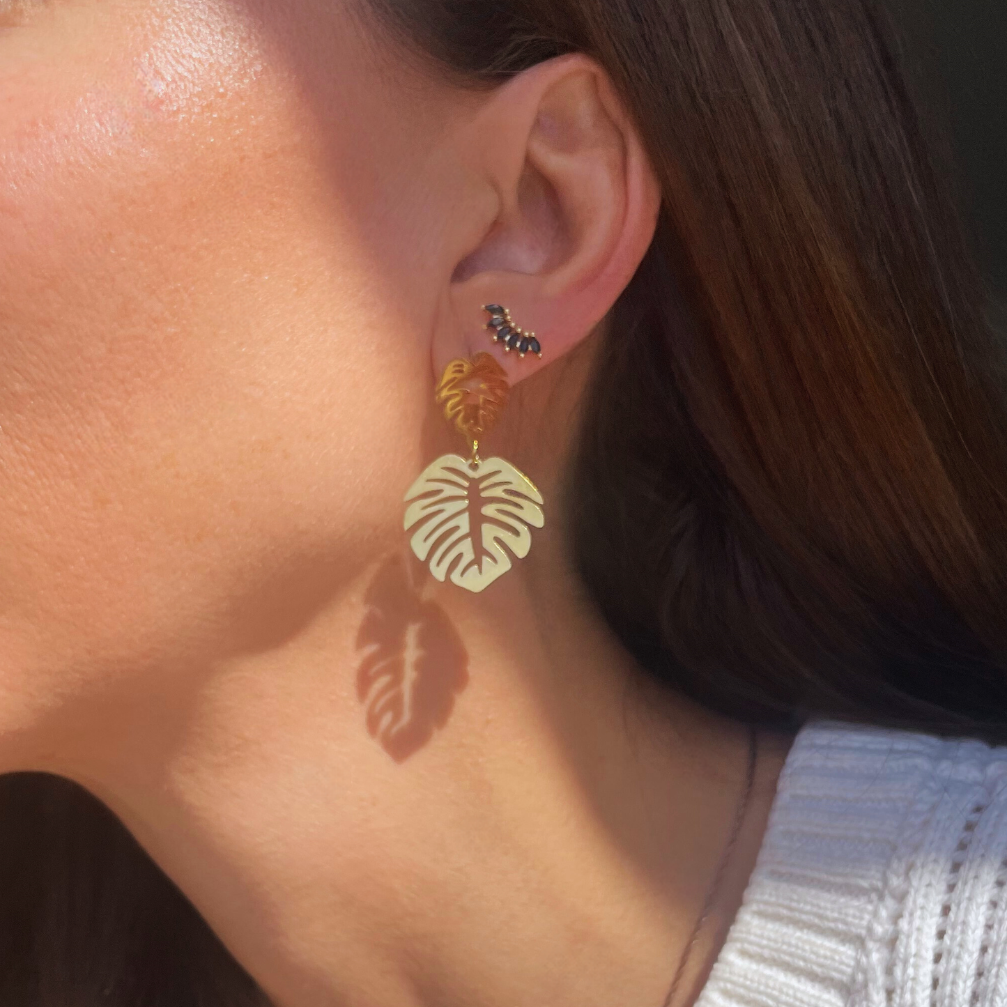 PENDIENTES ELISA. Pendientes de acero inoxidable bañados en oro en forma de hoja
