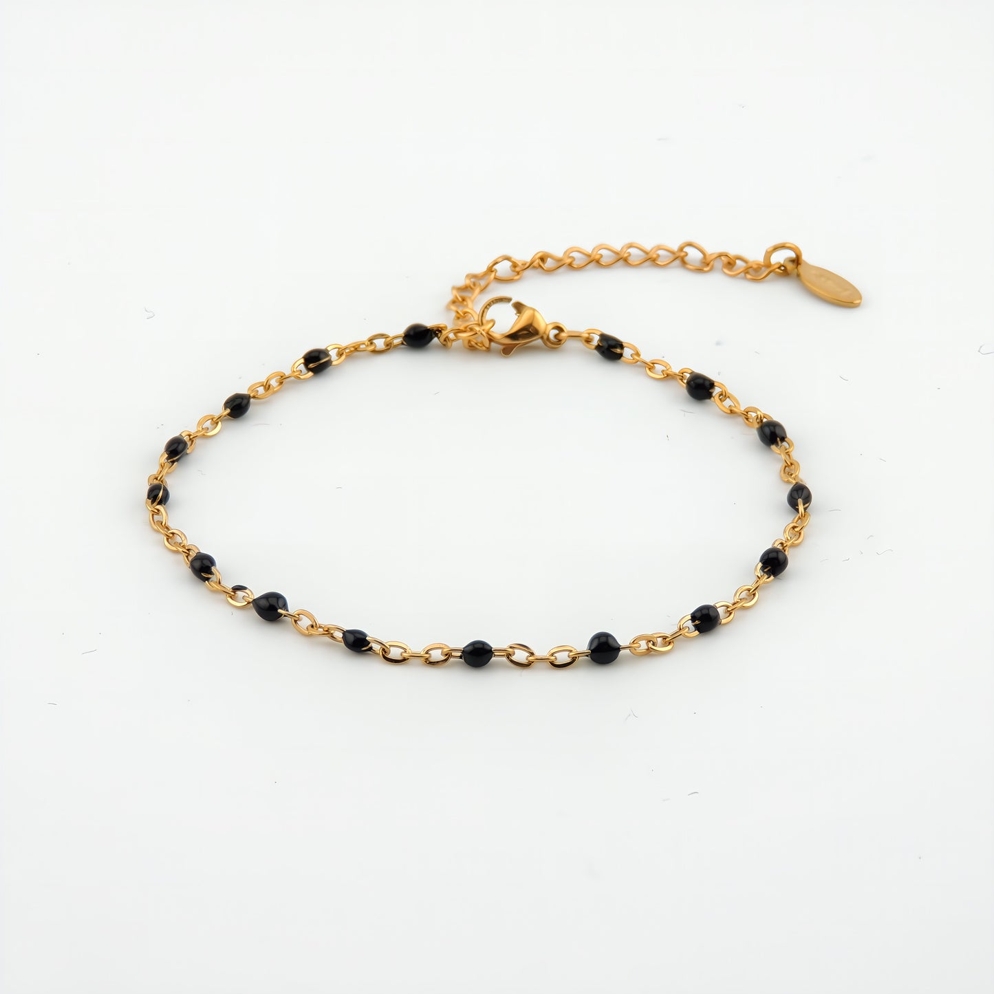 PULSERA ABIGAIL. Pulsera ajustable de acero inoxidable con cuentas de color negro