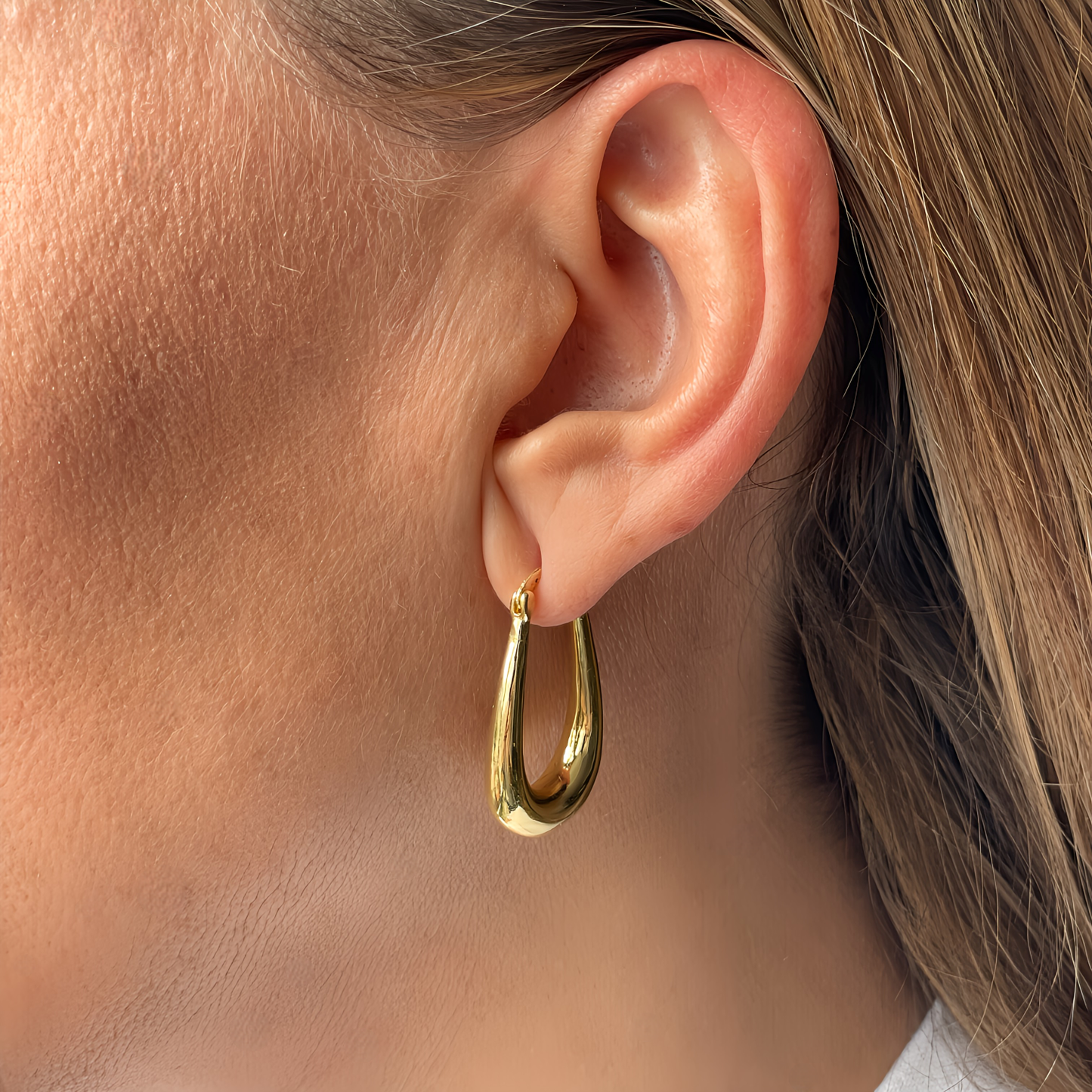 PENDIENTES LUCIA. Aros en plata de ley 925 bañada en Oro de 18k