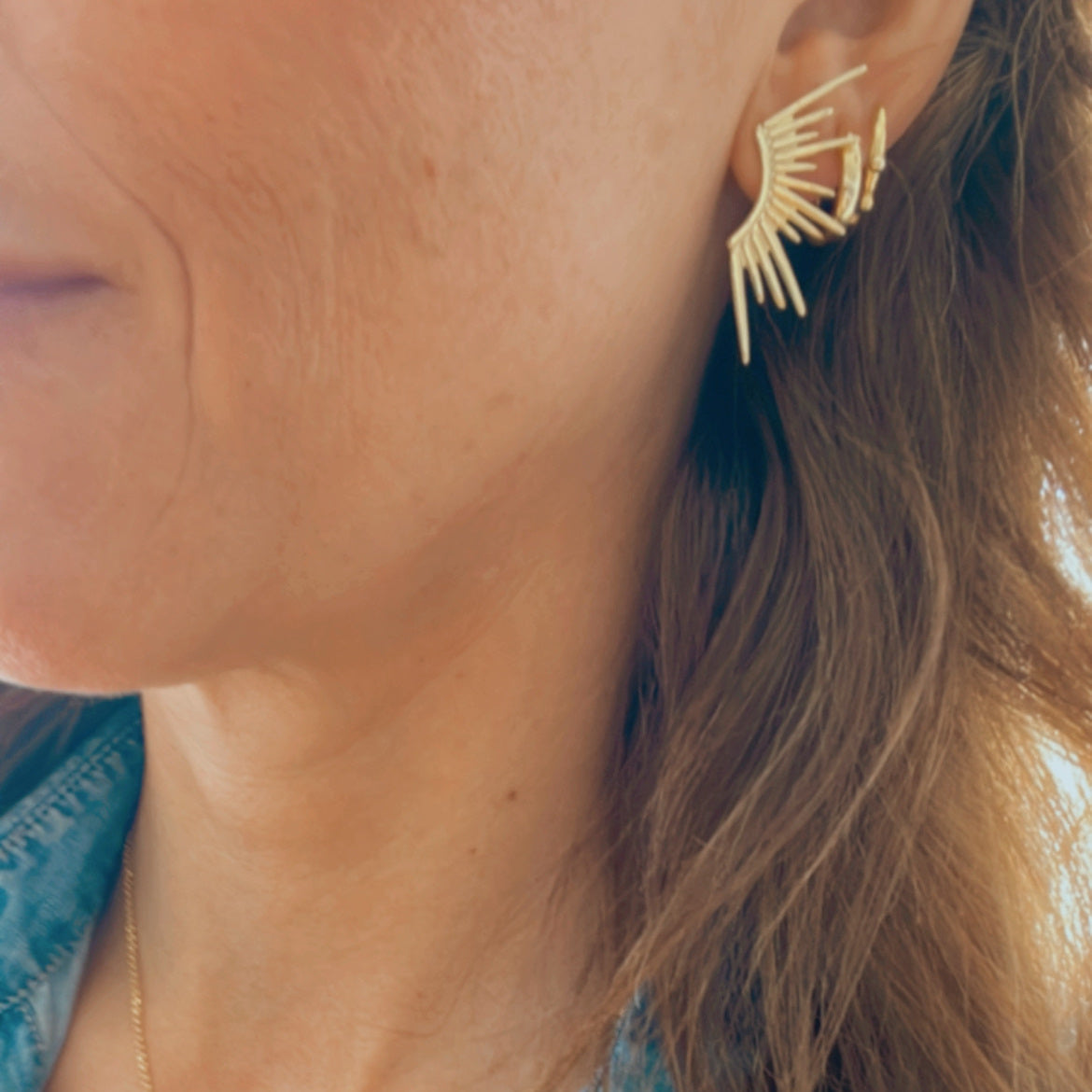 PENDIENTES SOL. Pendientes minimalistas en Plata de Ley 925 bañada en oro