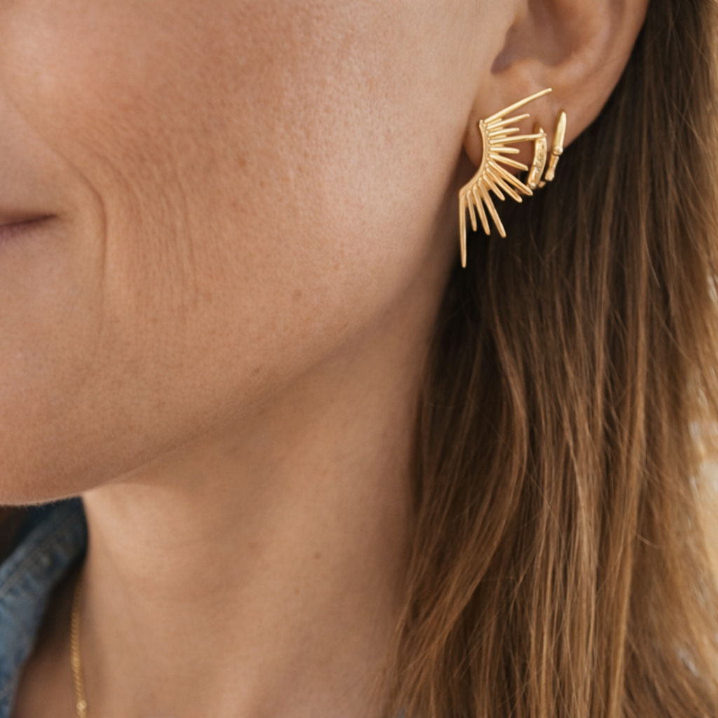 PENDIENTES SOL. Pendientes minimalistas en Plata de Ley 925 bañada en oro