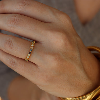 ANILLO ALEGRIA. Anillo en Plata de Ley 925 bañada en oro de 18K con circonitas de colores