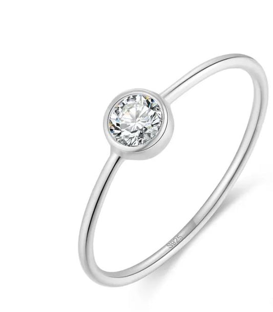 ANILLO ZENDA. Anillo en Plata de Ley 925 con circonita blanca