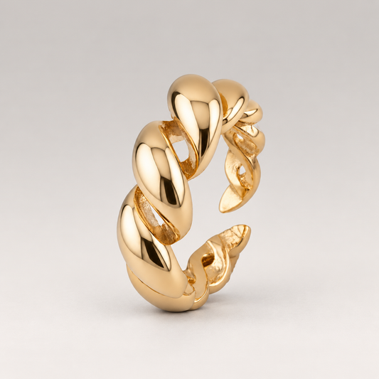 Anillo de banda trenzada en plata de ley 925 bañada en oro de 18K, visto de frente