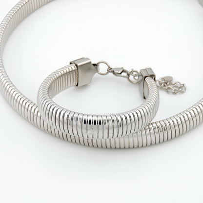 COLLAR MARTINA. Gargantilla elástica y ajustable de acero inoxidable