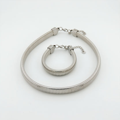 COLLAR MARTINA. Gargantilla elástica y ajustable de acero inoxidable