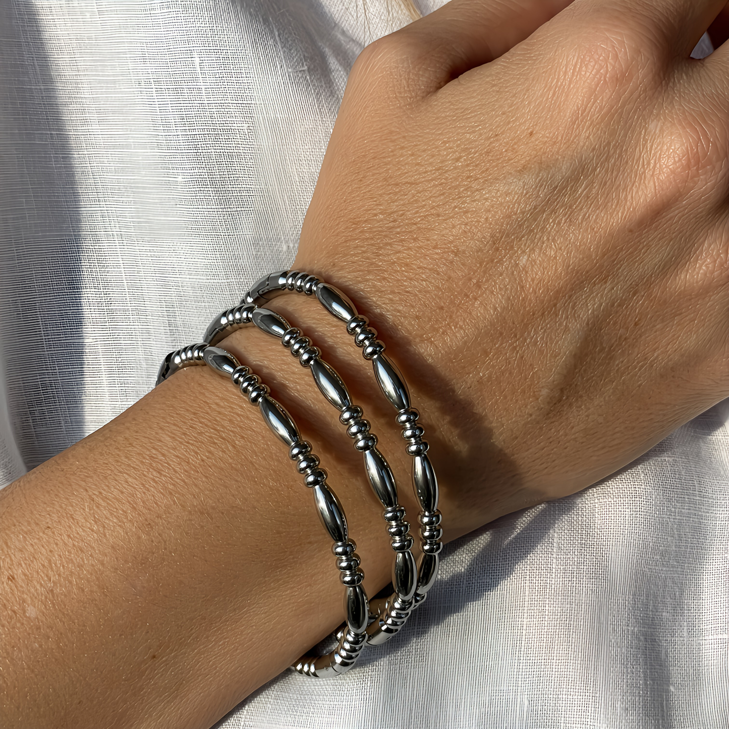 BRAZALETE PATRICIA. Pulsera brazalete rígido de acero inoxidable