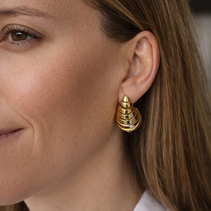 PENDIENTES SIENA. Pendientes en forma de gota twist bañados en oro de 18k