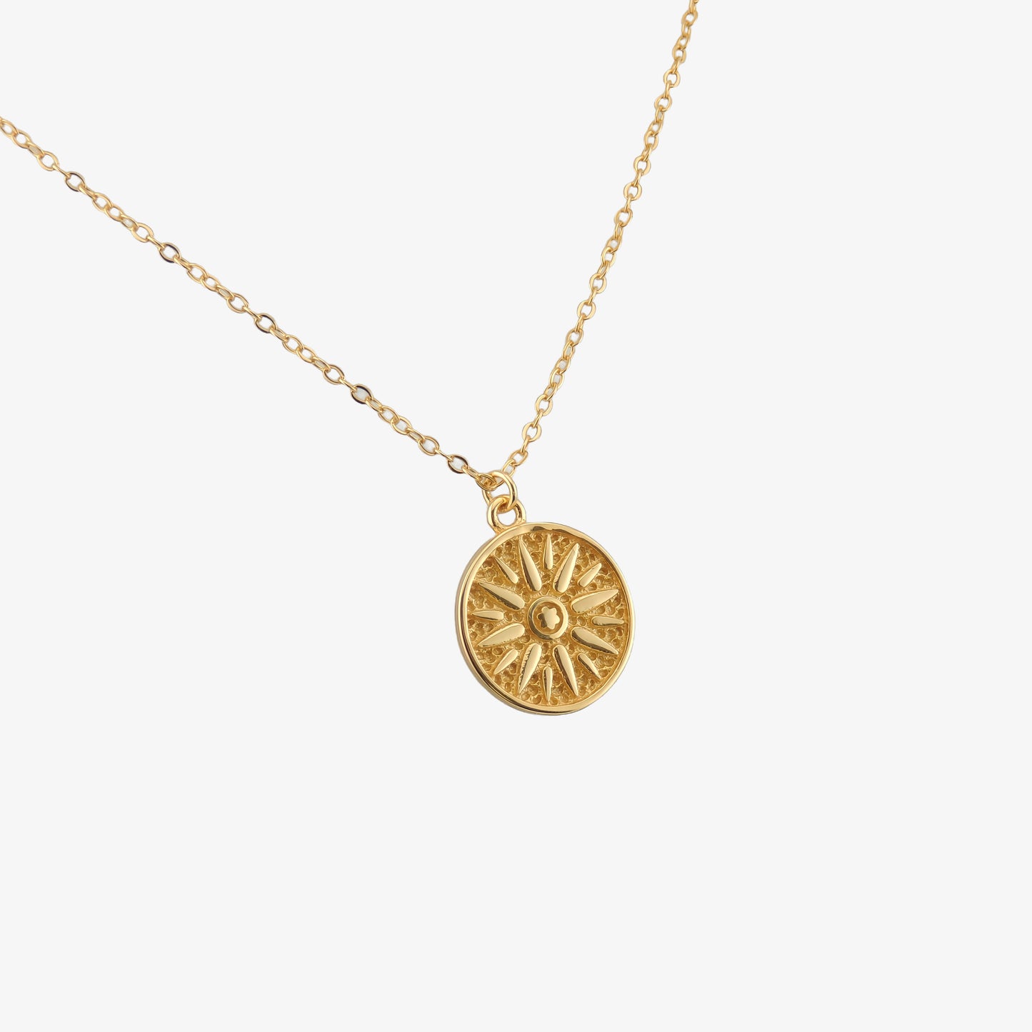 COLLAR CAROLINA. Cadena en Plata de Ley 925 con colgante de sol bañado en oro
