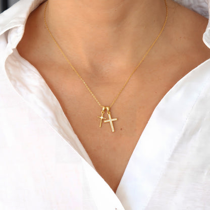 COLLAR MAGDALENA. Collar de plata de ley 925 bañada en oro con colgantes en forma de cruz rellenas de circonitas