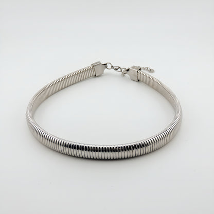 COLLAR MARTINA. Gargantilla elástica y ajustable de acero inoxidable