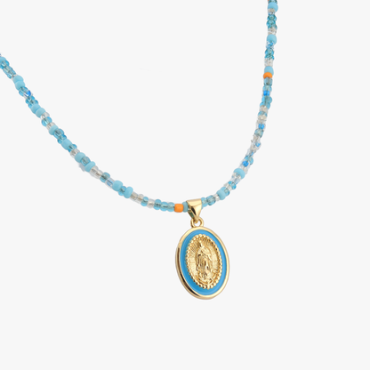 COLLAR MEDALLA VIRGEN NAZARET. Collar de cuentas de colores con medalla de la Virgen