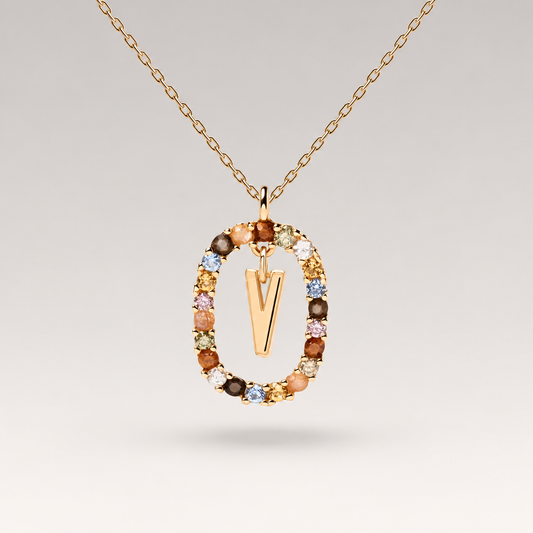 Collar de plata de ley 925 bañada en oro con colgante ovalado de circonitas multicolor y la letra V