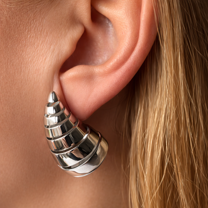 PENDIENTES LUNA. Pendientes en forma de gota twist en color plata