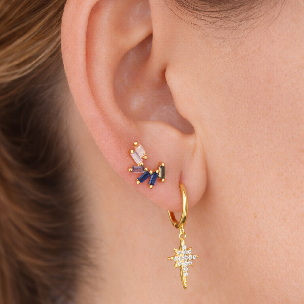 PENDIENTE TELMA. Pendiente suelto trepador en Plata de Ley 925 bañada en oro con circonitas multicolor