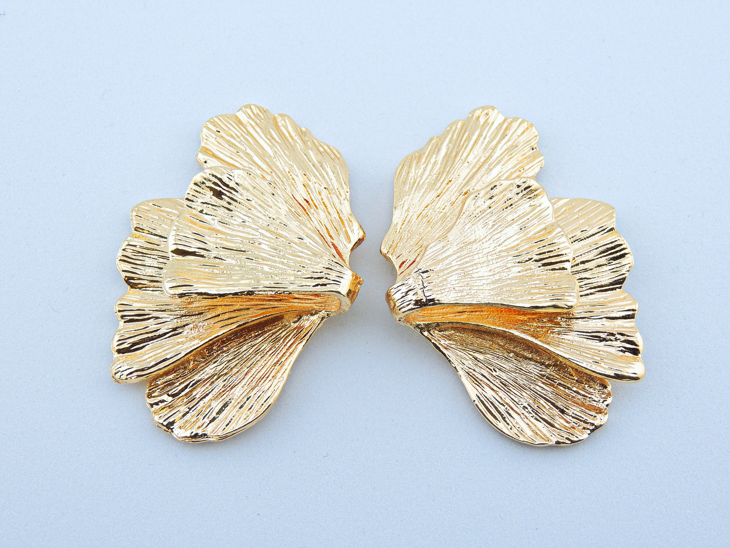 PENDIENTES LIDIA. Pendientes dorados diseñados para fiestas