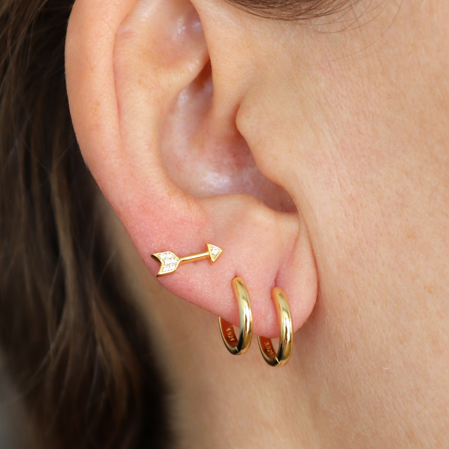 PENDIENTES BLUMA. Aros pequeños en Plata de Ley bañados en oro