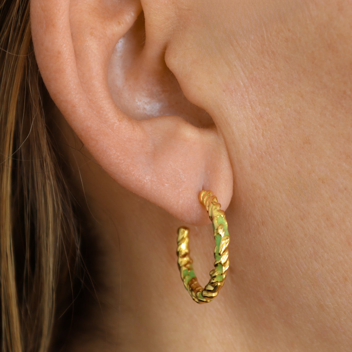 PENDIENTES CAMILA. Aros en plata de ley 925 bañada en oro de 18k