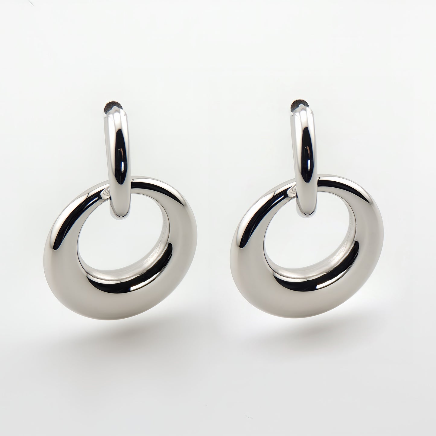 PENDIENTES CARLA. Pendientes con doble aro de acero inoxidable en color plata